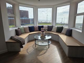 Stunning Ocean Vista Sleeps 6 Modern New Apartment - Blackpool - 0