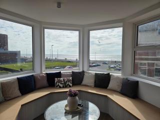Stunning Ocean Vista Sleeps 6 Modern New Apartment - Blackpool - 4