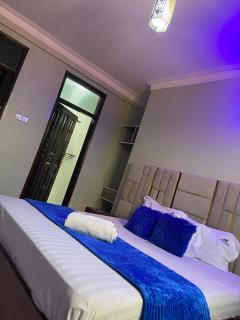SPOTLIGHT MOTEl - 5