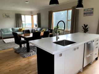 Cheerful country home with 3-bedrooms, 2-bathrooms - Dunedin - 0