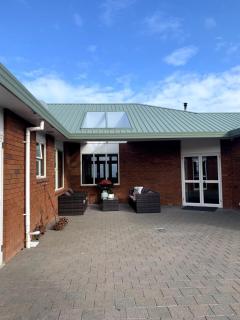 Cheerful country home with 3-bedrooms, 2-bathrooms - 2