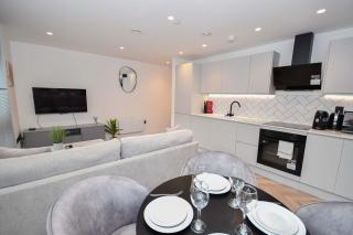 Modern 2 Bed Flat in Central Manchester w Balcony - 9