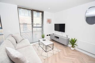 Modern 2 Bed Flat in Central Manchester w Balcony - 0