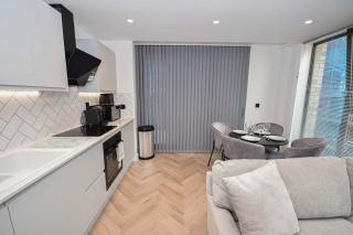 Modern 2 Bed Flat in Central Manchester w Balcony - 1