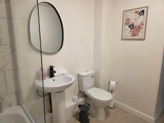 Ground Floor Oceanview Stay Modern Design, Sleeps 4 - Blackpool - 4