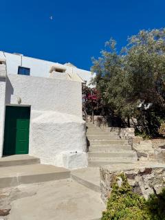 Garden View Traditional House - Trypiti - 4