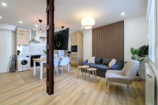 APT-Inside the Wall-Family,Games,Relax,History - Ávila - 7