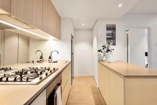 98N Abnb-Style Apt Yarra view with Pool and Free Parking plus 1 Min to Tram - 9
