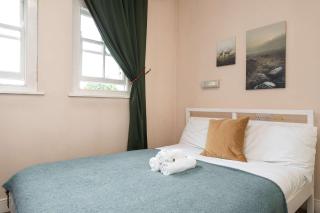 Compact Ensuite Room Near Stephen's Green, Dublin - 6