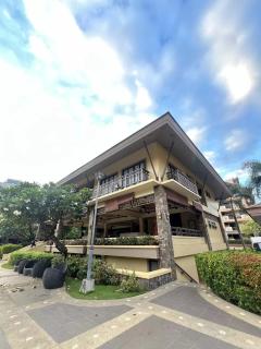 Tropical Hawaiian 2BR Condo Unit in Metro Manila with Laundry Area - Sleeps 4 - Manila - 2