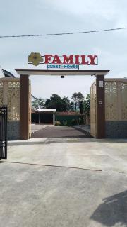 Family Guest House - - 5