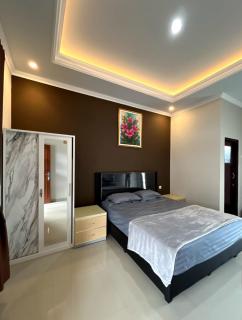 Family Guest House - - 4