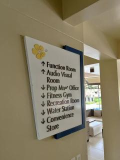 Tropical Hawaiian 2BR Condo Unit in Metro Manila with Laundry Area - Sleeps 4 - Manila - 1