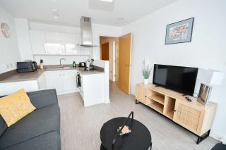 Modern 1 Bed Apartment with Views in Manchester - 4
