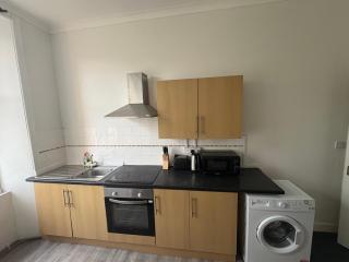 West End Traditional Flat with Free Parking - 2