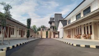 Family Guest House - - 6
