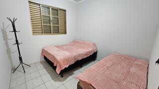 Casa em rua tranquila, 10 pessoas, 3 carros - 8