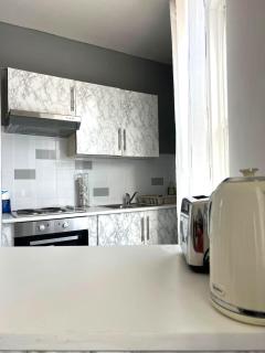 1-Bedroom Studio with Parking, Steps from the Promenade - Blackpool - 8