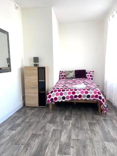 1-Bedroom Studio with Parking, Steps from the Promenade - Blackpool - 4