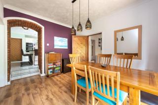 Spacious 5BR Home in Redditch - Headless Cross - 6