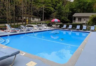 Waterfront condo -shop-beach-bike-boat-pool-chill - 3