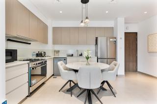 Radiant 2BR APT near Dubai Hills Park & Golf Club - 8