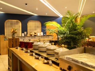 Pinnacle Grand Hotel - 2