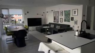 Modern Apartment - By The Lakes - 0