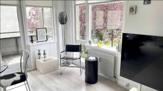 Modern Apartment - By The Lakes - 7