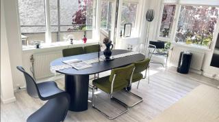 Modern Apartment - By The Lakes - 8