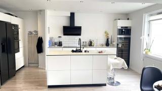 Modern Apartment - By The Lakes - 9