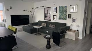 Modern Apartment - By The Lakes - 4