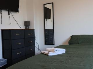 2 Bed House with Private Parking - Leavesden Green - 5
