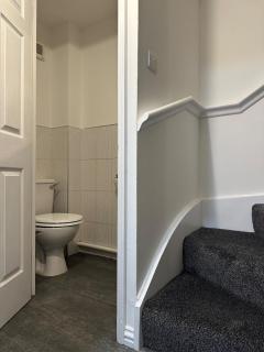 2 Bed House with Private Parking - Leavesden Green - 7