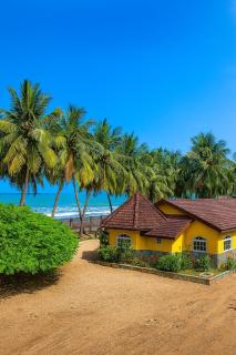 Rent your own private beach bungalow - Ampeni - 5