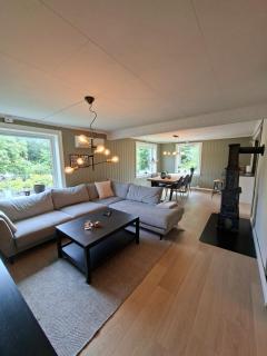 Enebolig midt på Hisøy i Arendal - Arendal - 8