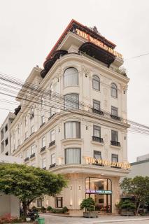 The World Hotel - 3