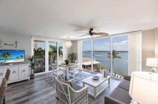 Southern Comfort - Updated Waterfront Condo - 1