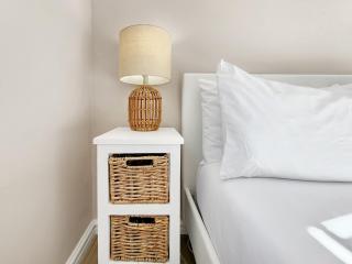 Tranquil Garden Cottage - 0