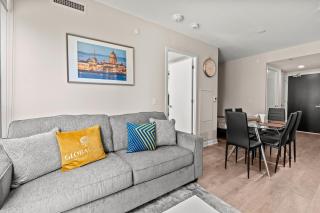 Bright 1BD & Den in Downtown Toronto - 1