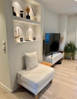 Cozy Modern 2-Bedroom Apartment - - 8