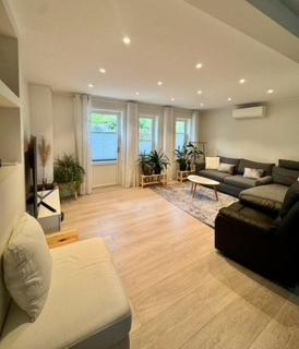 Cozy Modern 2-Bedroom Apartment - - 0