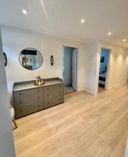 Cozy Modern 2-Bedroom Apartment - - 2