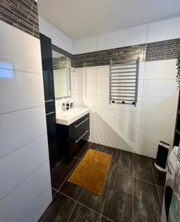 Cozy Modern 2-Bedroom Apartment - - 1