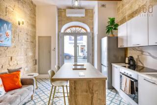 Stylish Townhouse with Balcony next to Waterfront by 360 Estates - 6