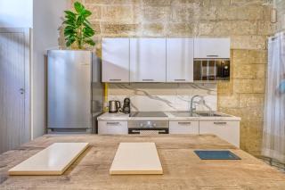 Stylish Townhouse with Balcony next to Waterfront by 360 Estates - Senglea - 2