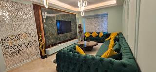 Homeeza Luxury 2BR Apartment Sea Views Dubai Marina - 0