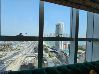 Homeeza Luxury 2BR Apartment Sea Views Dubai Marina - 3