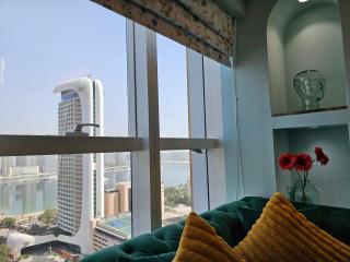 Homeeza Luxury 2BR Apartment Sea Views Dubai Marina - 4