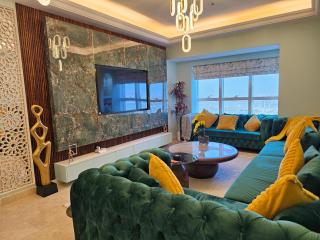 Homeeza Luxury 2BR Apartment Sea Views Dubai Marina - 9